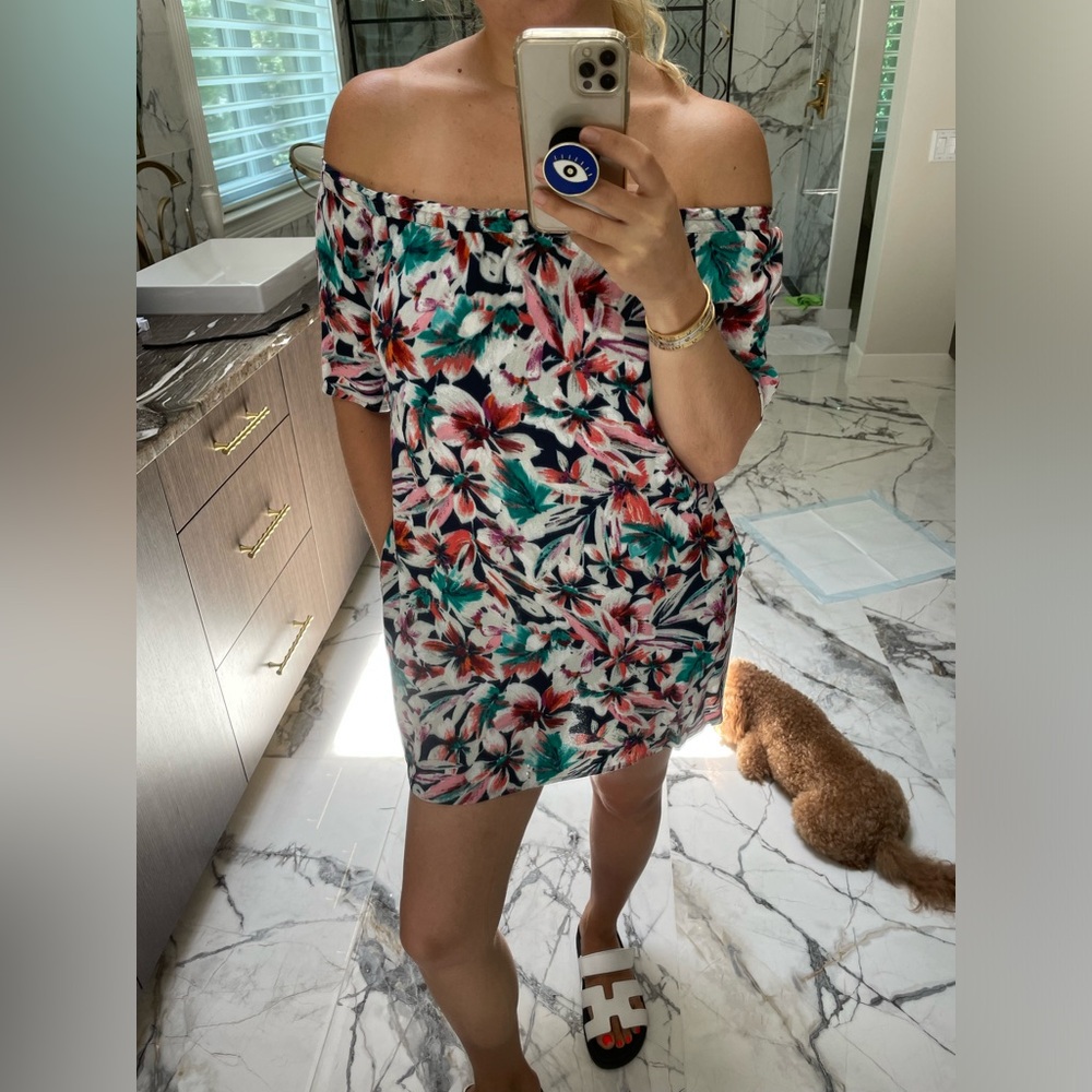 Ella Moss Mini Dress Floral Print Short Sleeve or off the shoulders 🤍💙💖